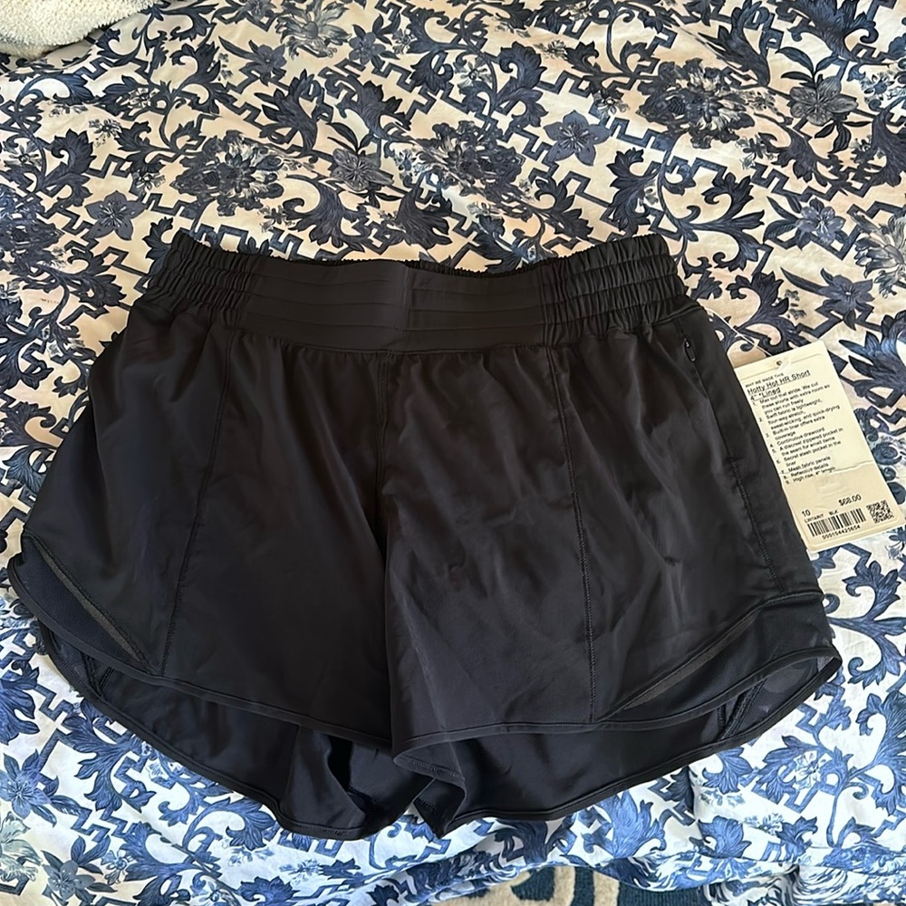 Lululemon hotty hot shorts. NWT. Never worn. SFPF home